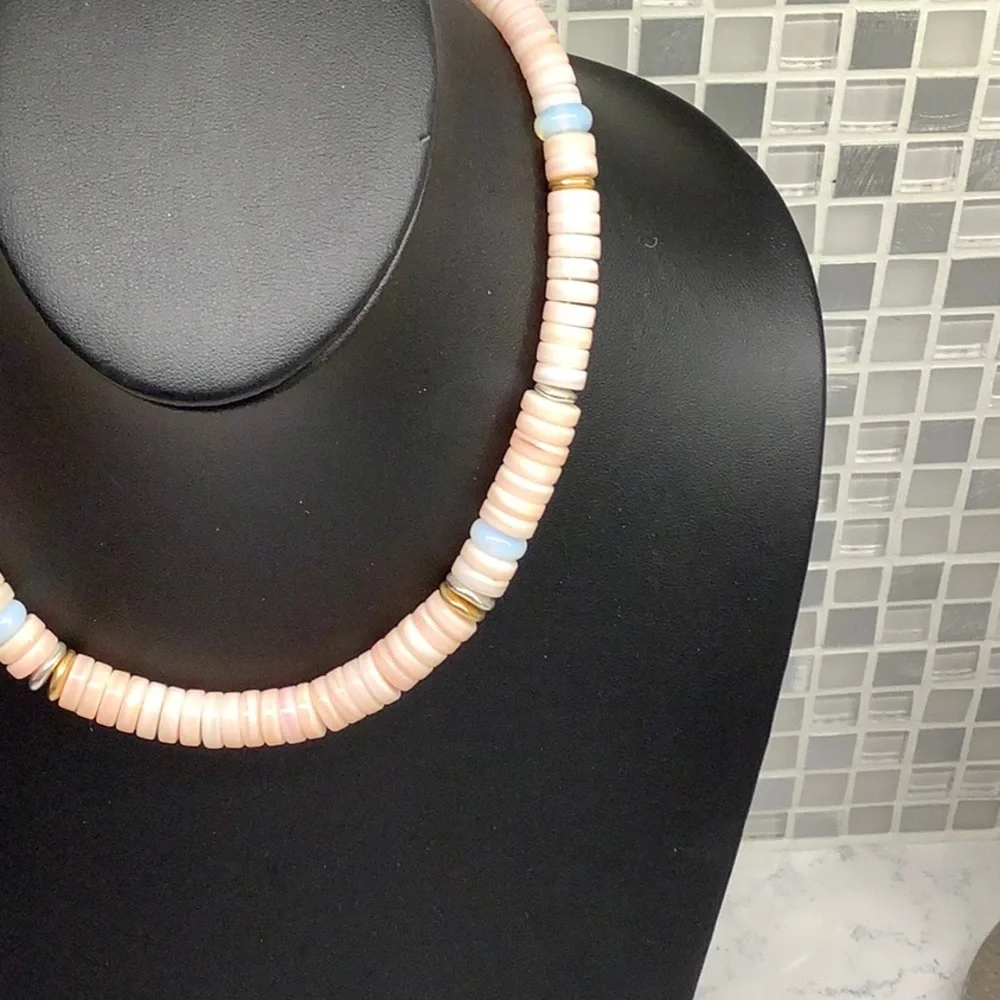 Mother-of-Pearl Beaded Necklace
MADEWELL NEW - Picture 4 of 5